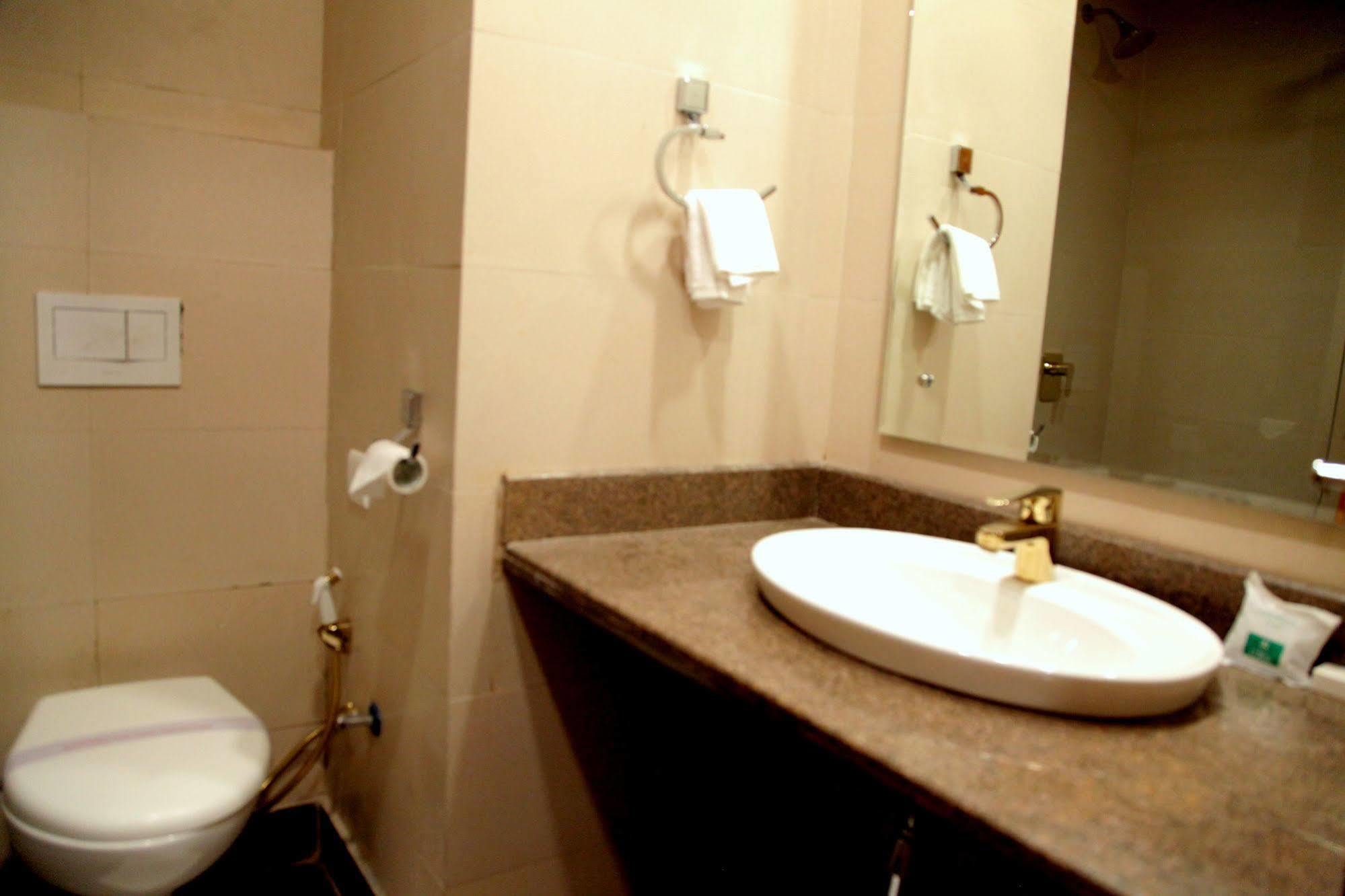 Hotel Le Roi Jammu - Near Jammu Railway Station Esterno foto