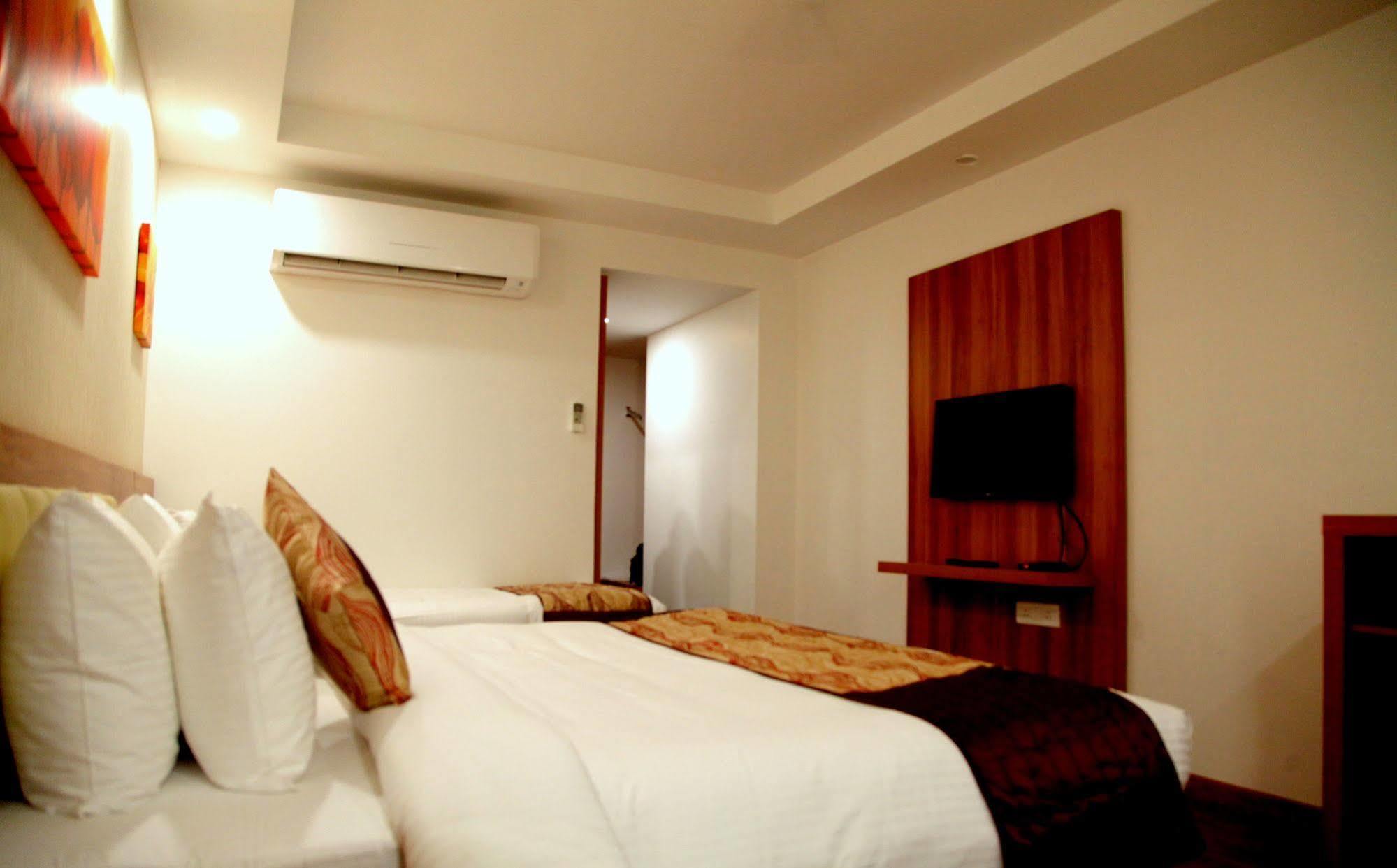 Hotel Le Roi Jammu - Near Jammu Railway Station Esterno foto